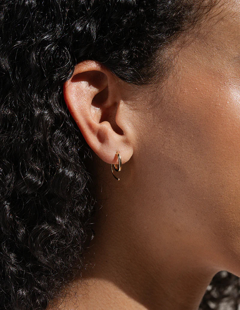 Aero Earrings – Lightweight Gold-Plated Sterling Silver Hoops